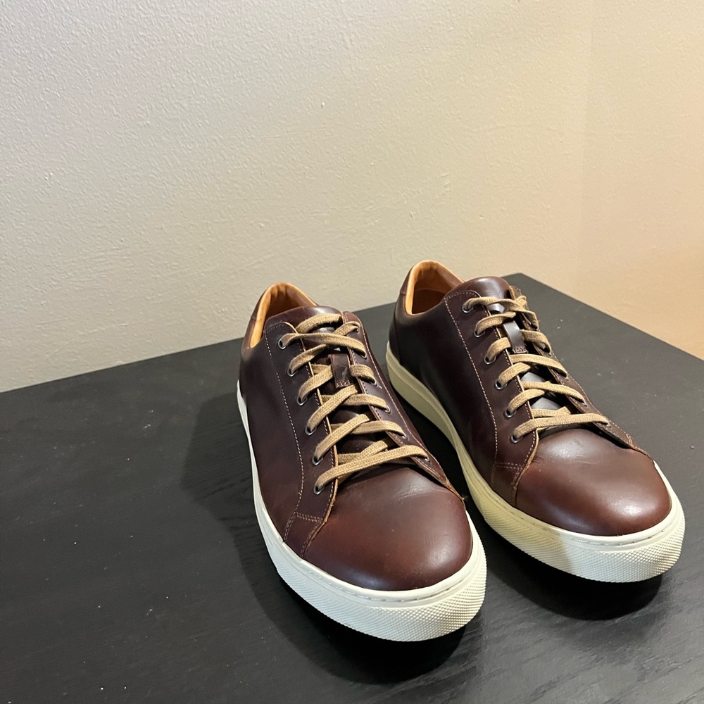 Leather casual sneakers